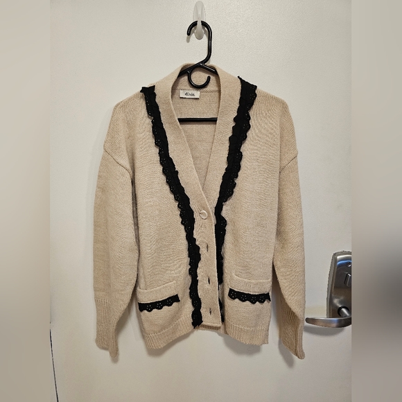 Button up cardigan with lace details - Picture 6 of 6